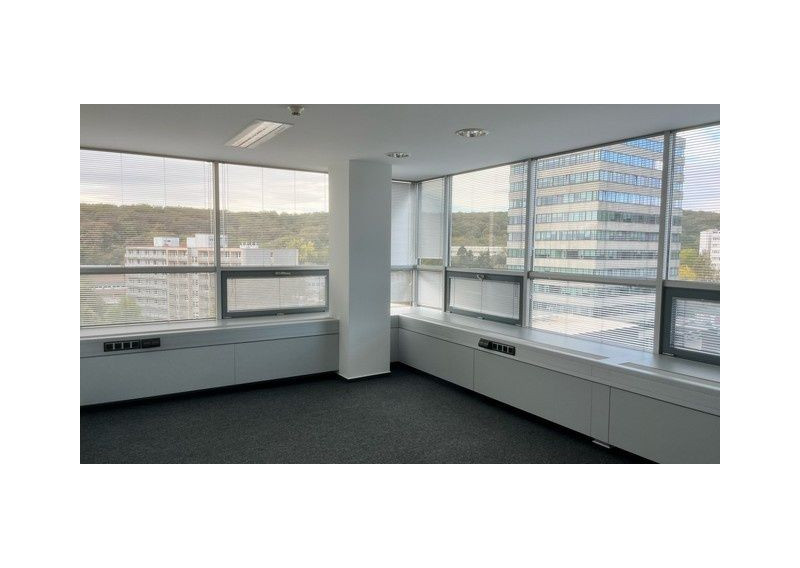 Kancelárske priestory vo Westend Tower na prenájom - od 12 m2, ul. Dúbravská cesta.
