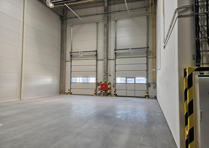 Sklad pre mestskú logistiku a ľahkú výrobu na prenájom - 817 m2, Staviteľská ul.