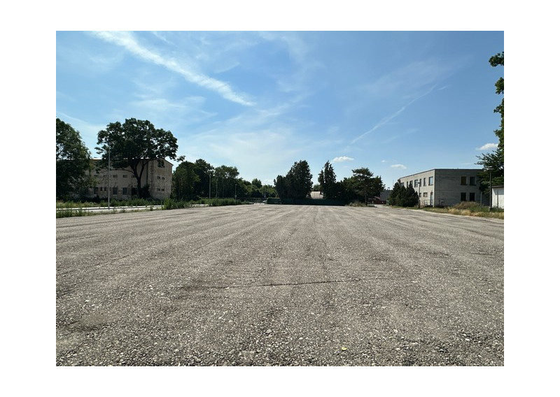 Spevnené komerčné plochy na prenájom - 4.724 m2, Poľovnícka ul.