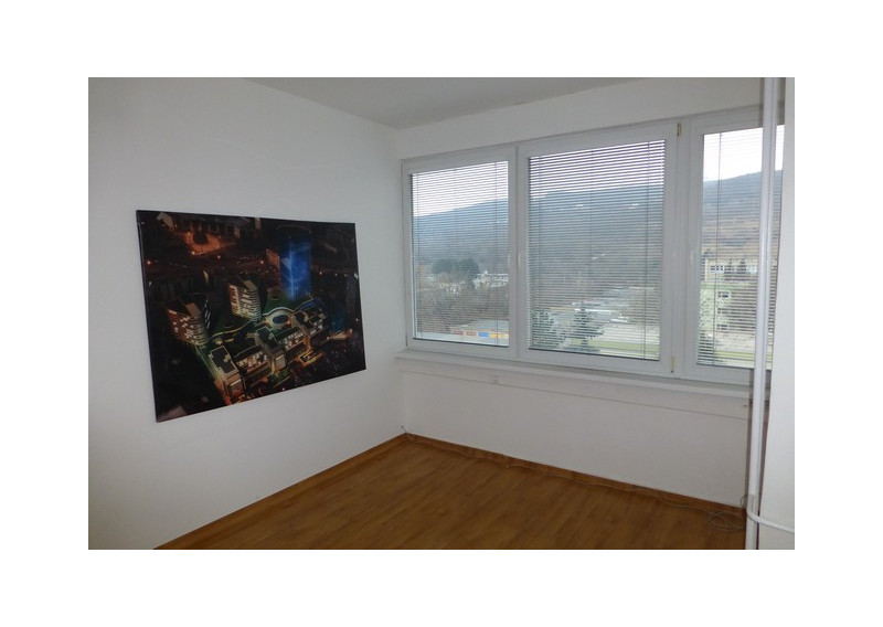 Trojkancelária s parkovacím miestom zdarma - 44,36 m2