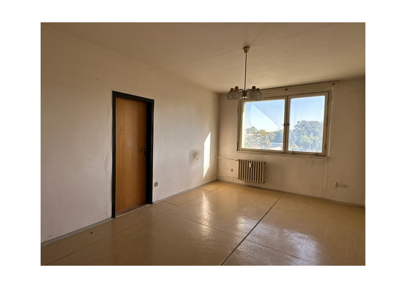 REZERVOVANÉ - 3-izbový byt v pôvodnom stave, lodžia - 69 m2, ul. Mamateyova