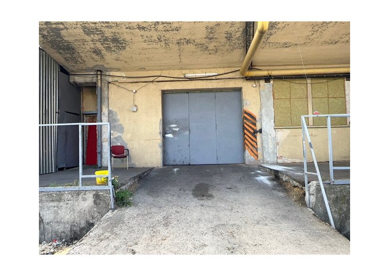 Priestor s montážnou jamou - 242 m2, Púchovská ul.