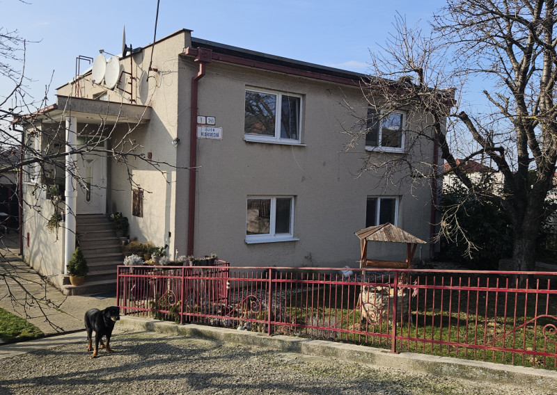 Priestranný rodinný dom s potenciálom dvojgeneračného bývania – Sokolovce pri Piešťanoch