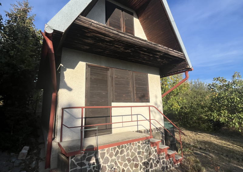 CHATKA S VEĽKÝM POZEMKOM 800 m² – DRAŽOVCE