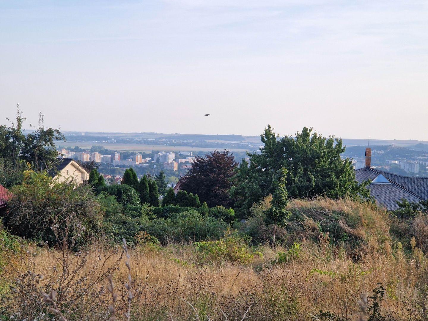 Na predaj pozemok s krásnym výhľadom na mesto, stavebné povolenie, lokalita Zobor - Nitra