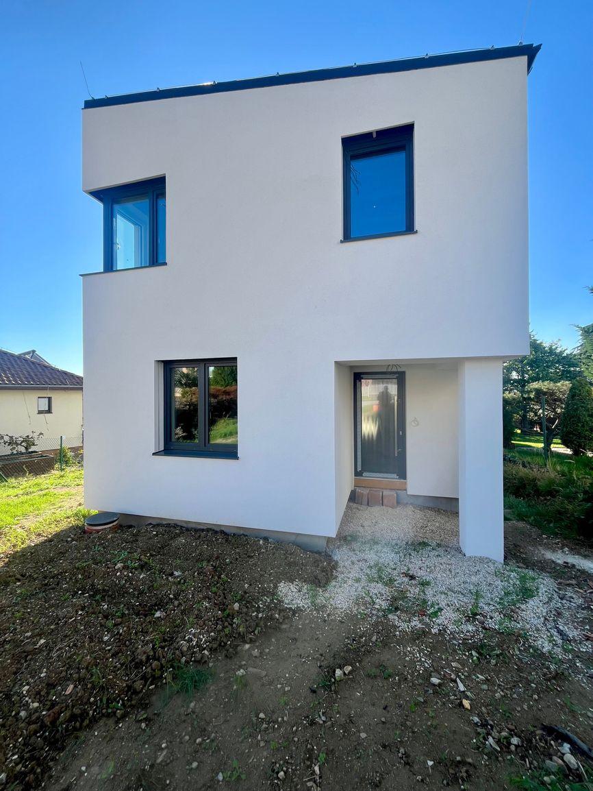 Moderný dom pod lesom Nitrianske Hrnčiarovce-SKOLAUDOVANÉ