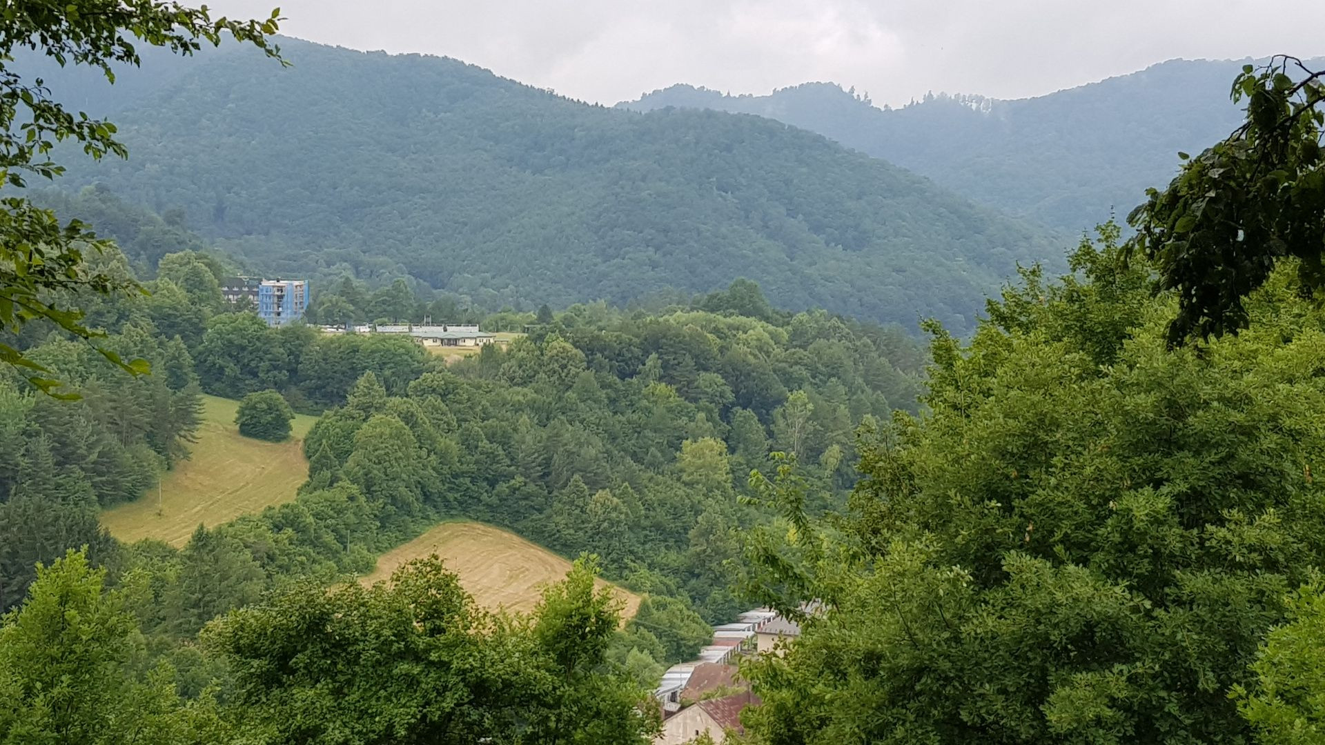 Predám pozemok vo Vyhniach + stavebné povolenie na chatu.