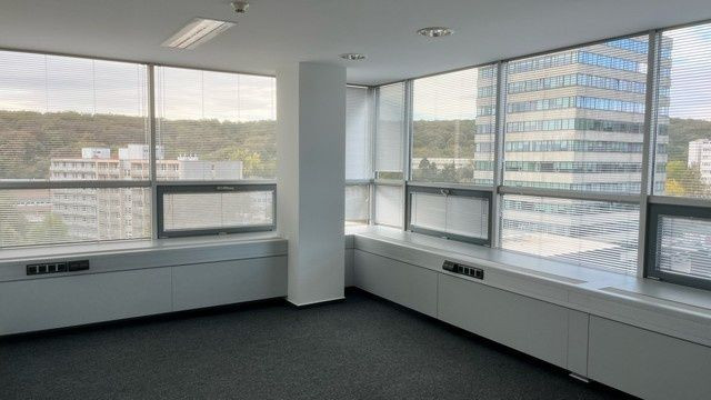 Kancelárske priestory vo Westend Tower na prenájom - od 14 m2, ul. Dúbravská cesta.