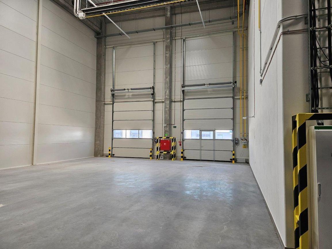 Sklad pre mestskú logistiku a ľahkú výrobu na prenájom - 817 m2, Staviteľská ul.