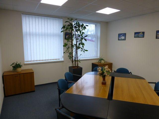 Zrekonštruované kancelárie na prenájom. Možnosť prenájmu skladu - od 11 m2, Slovnaftská ul.