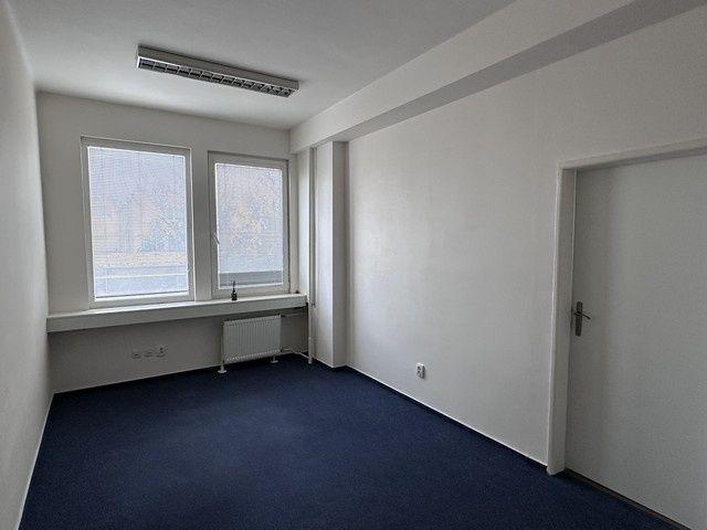 Kancelária s bezplatným parkovaním na prenájom - 36 m2, Rybničná ul.