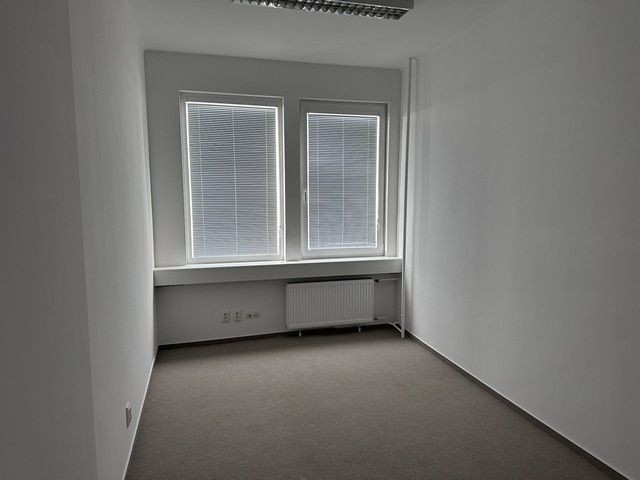 Kancelária s bezplatným parkovaním na prenájom - 19 m2, Rybničná ul.