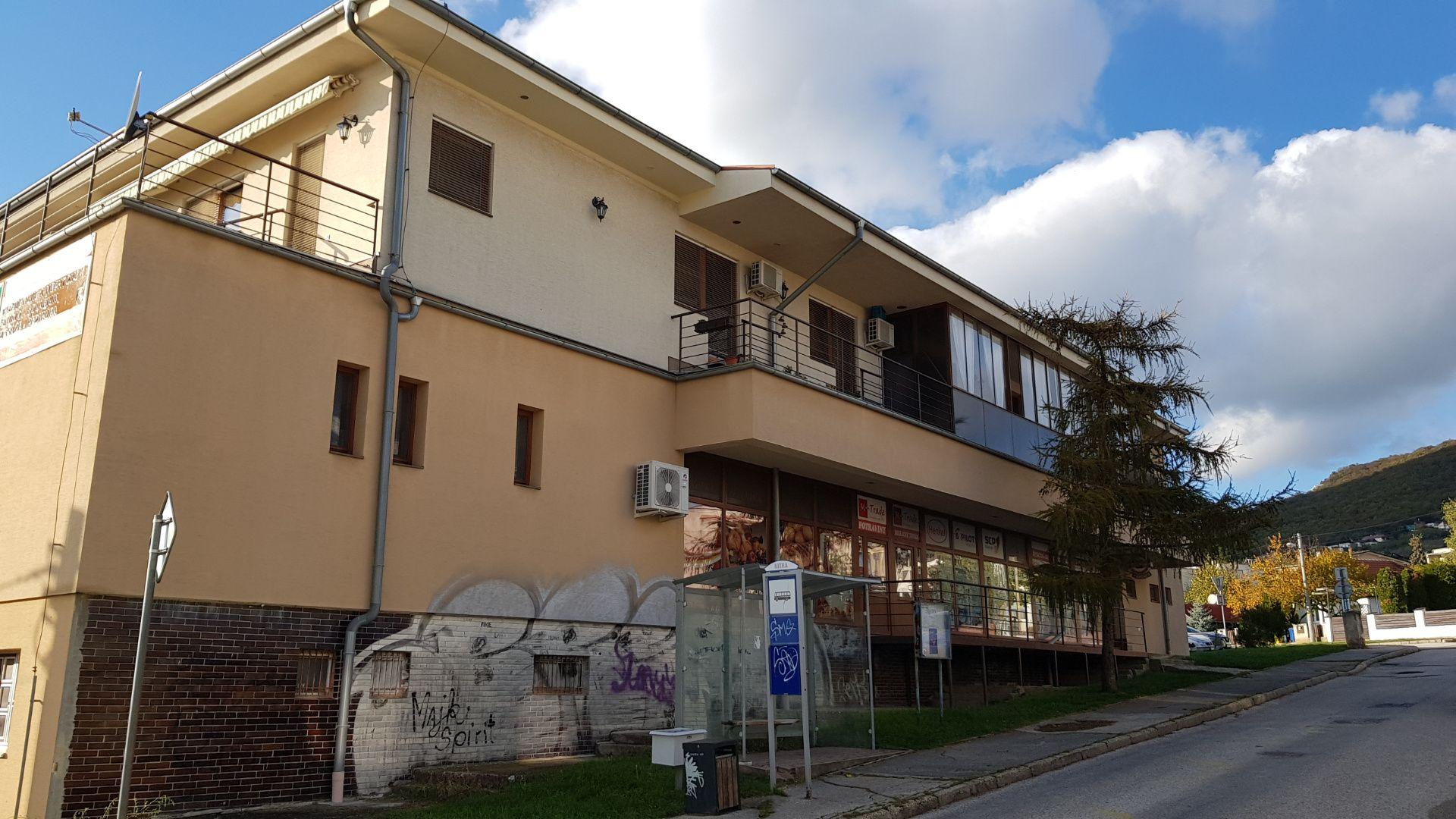 Predám polyfunkčnú budovu - kompletne prenajatú v Nitre.