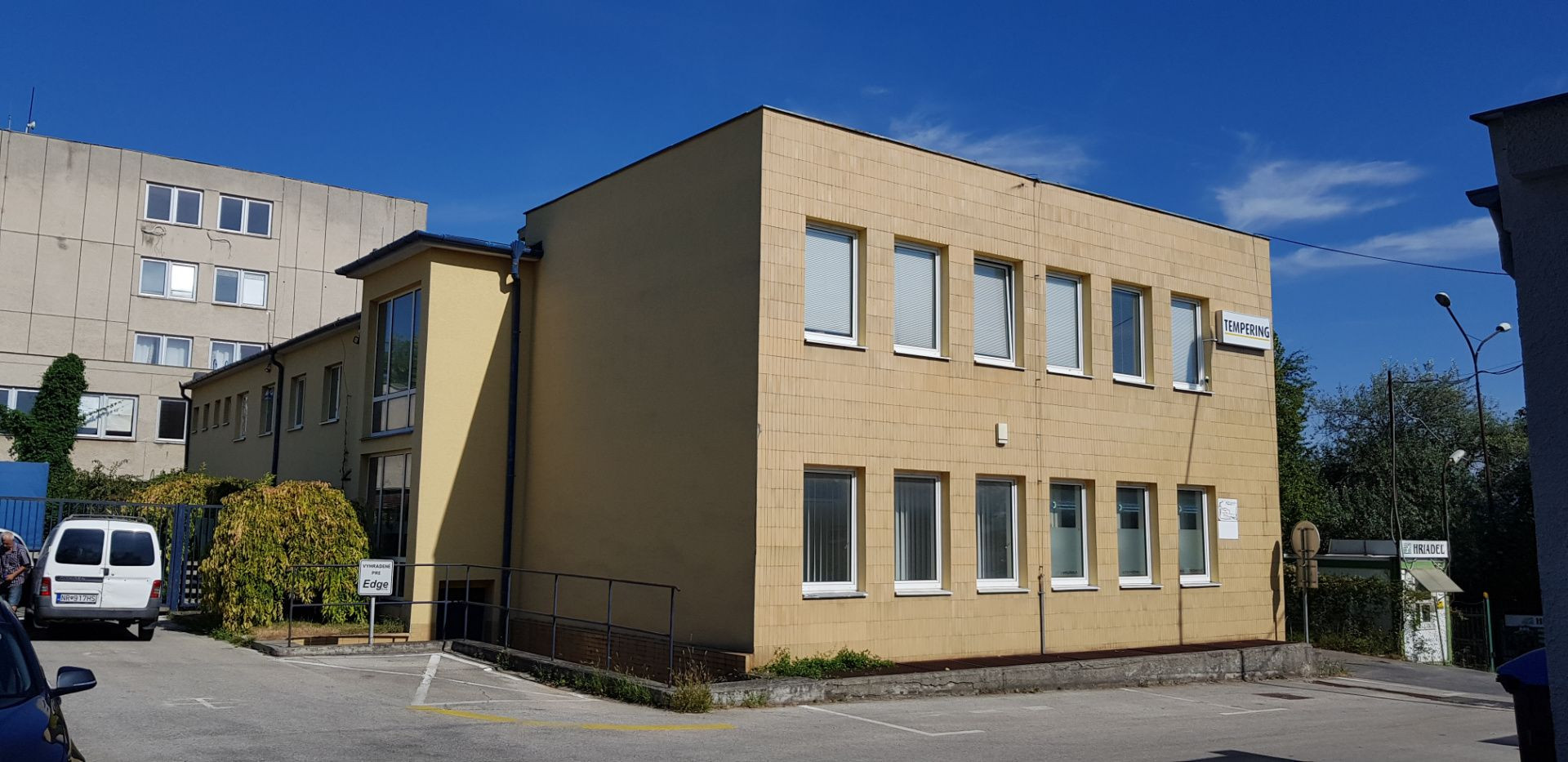 Prenajmem v Nitre 30m2 s parkovacím miestom na Cabajskej ceste.