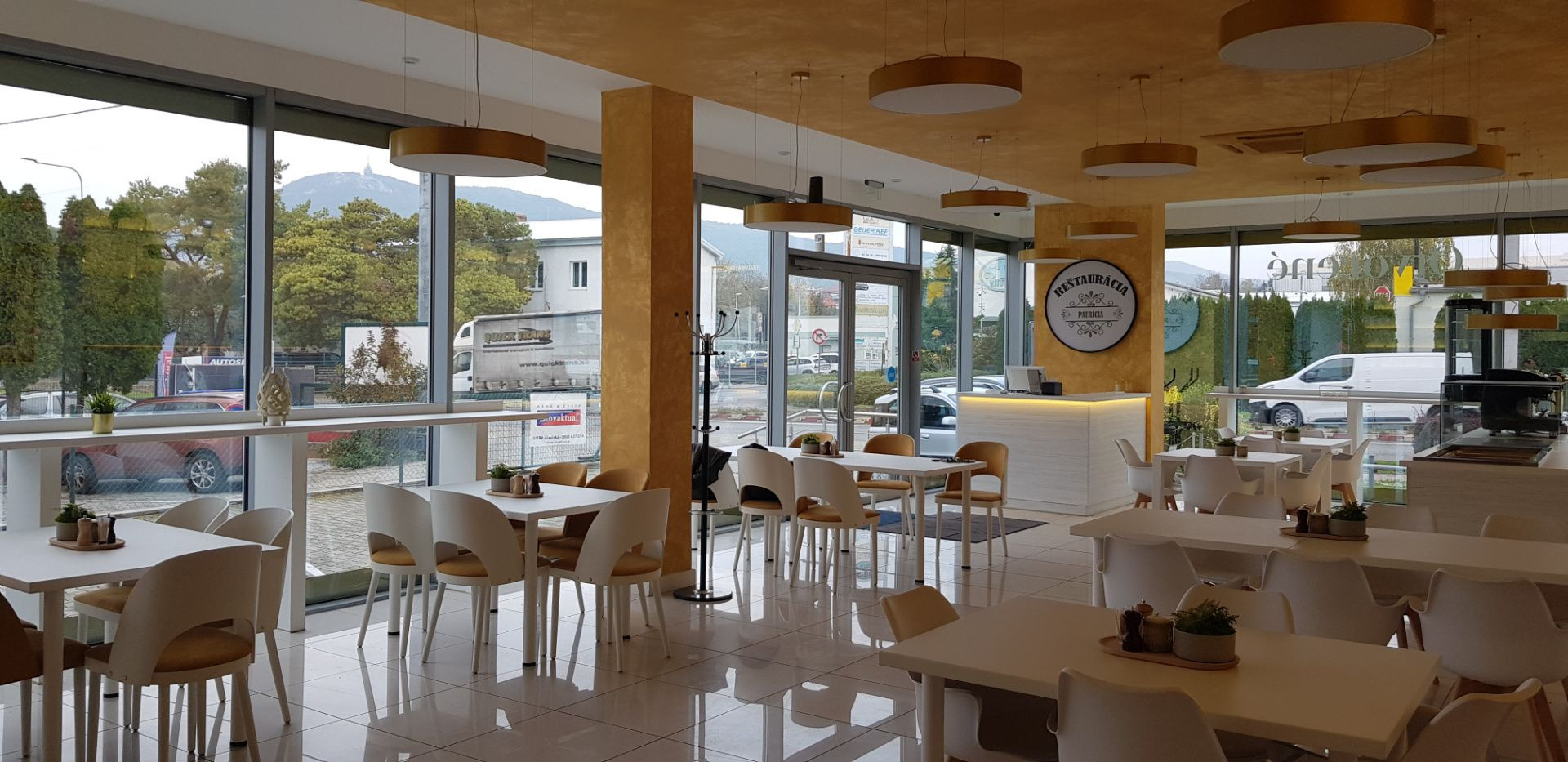 Prenajmem modernú kompletne zariadenú reštauráciu v Nitre.