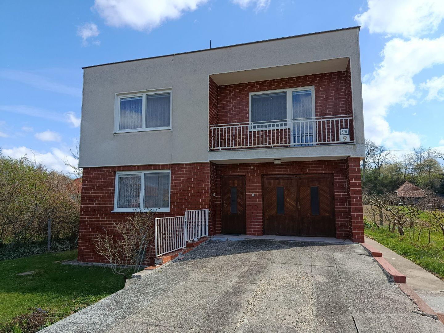 Predaj veľkého RD s 30 árovým pozemkom.