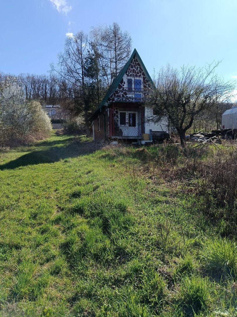 Na predaj 24 árový pozemok s chatou.