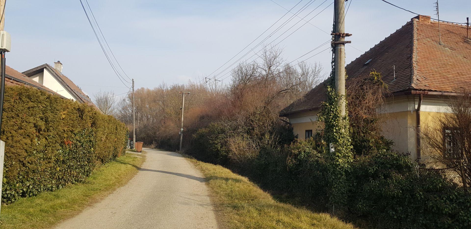 Predám stavebný pozemok Podhorany Sokolníky 5867m2.