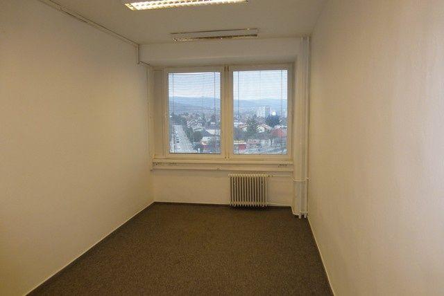 Kancelária s parkovacím miestom zdarma na prenájom - 15,6 m2, Račianska ul.