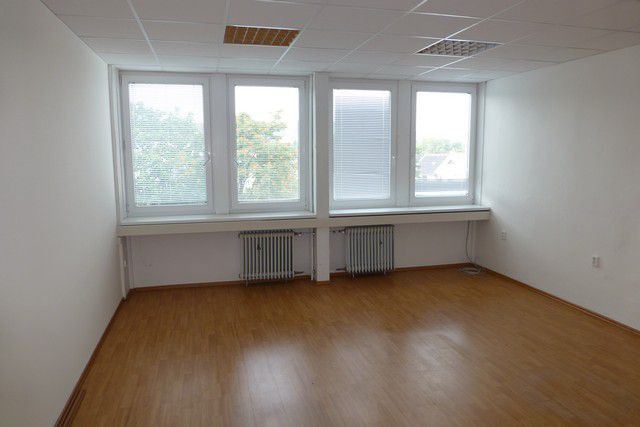 Kancelárske priestory pri OC Vivo na prenájom - od 13 m2, Pluhová ul.