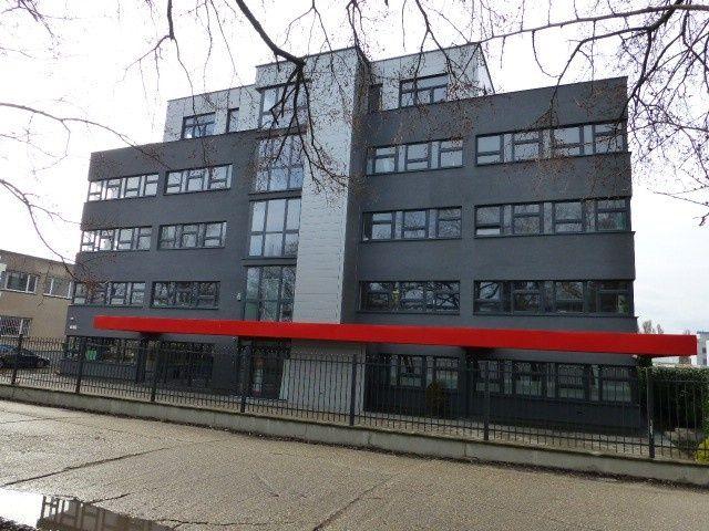 Kancelárske priestory s voliteľnou dispozíciou a skladom na prenájom - od 150 m2, Elektrárenská ul.
