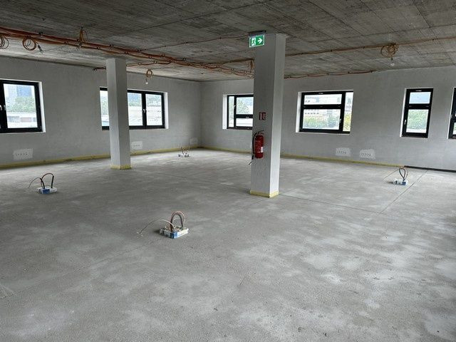 Kancelárske priestory s voliteľnou dispozíciou a skladom na prenájom - od 150 m2, Elektrárenská ul.