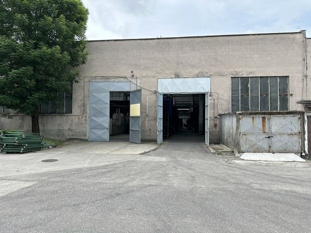 Skladovací priestor na prenájom - 240 m2,  Kopčianska ul.