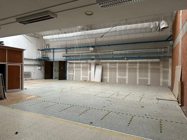 Vykurovaný skladový priestor na prenájom - 550 m2, Púchovská ul.