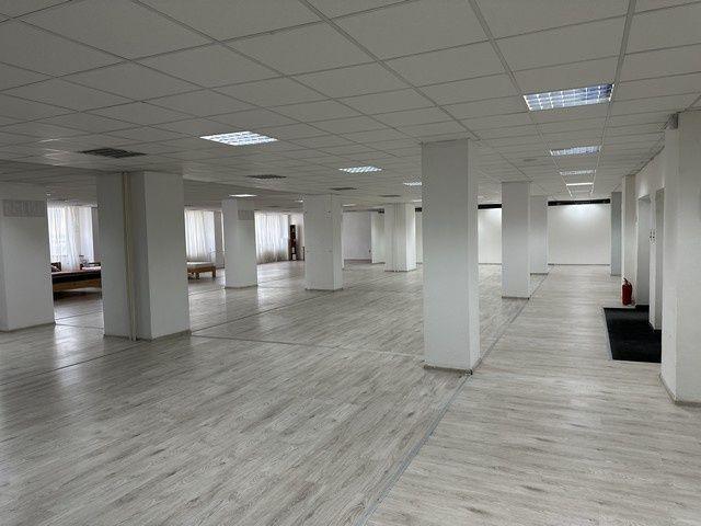 Na prenájom obchodné priestory v rôznych výmerách v Rači.