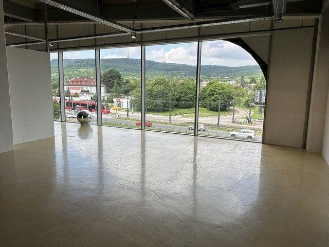 Obchodné priestory so zvýhodneným nájomným na prenájom - od 150 m2, Račianska ul.