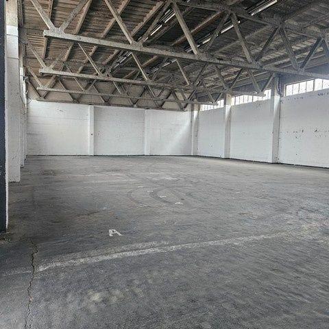 Na prenájom skladový priestor o výmere 560 m2.