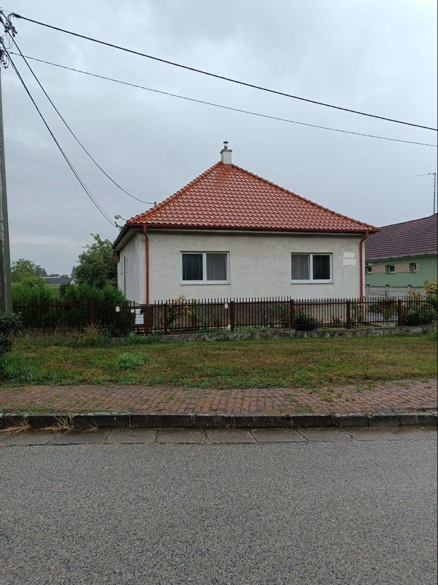 Predaj rodinného domu – Topoľčany Priestranný, útulný a v skvelej lokalite. Miesto, kde sa budete cítiť ako doma od prvého dňa.