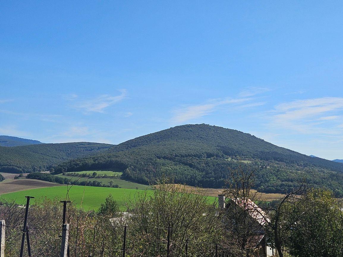 Na predaj rekreačný pozemok v krásnom prírodnom prostredí - Beckov