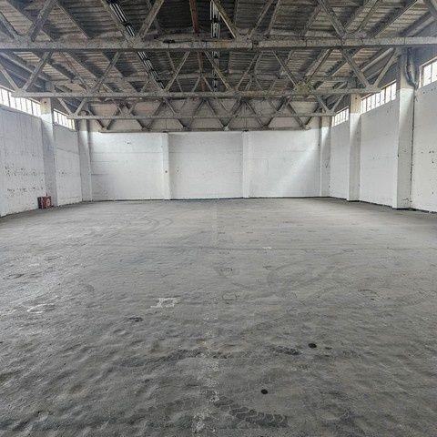 Na prenájom skladový priestor o výmere 560 m2.