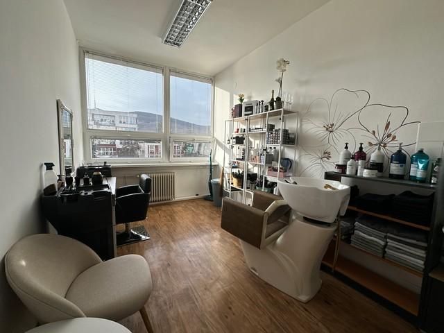 Plne vybavený kadernícky priestor - podnájom – Račianska ul.