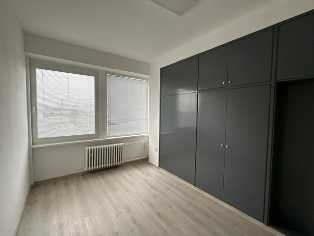 Kancelárske priestory s umývadlom na prenájom - od 18 m2, Bojnická ul.