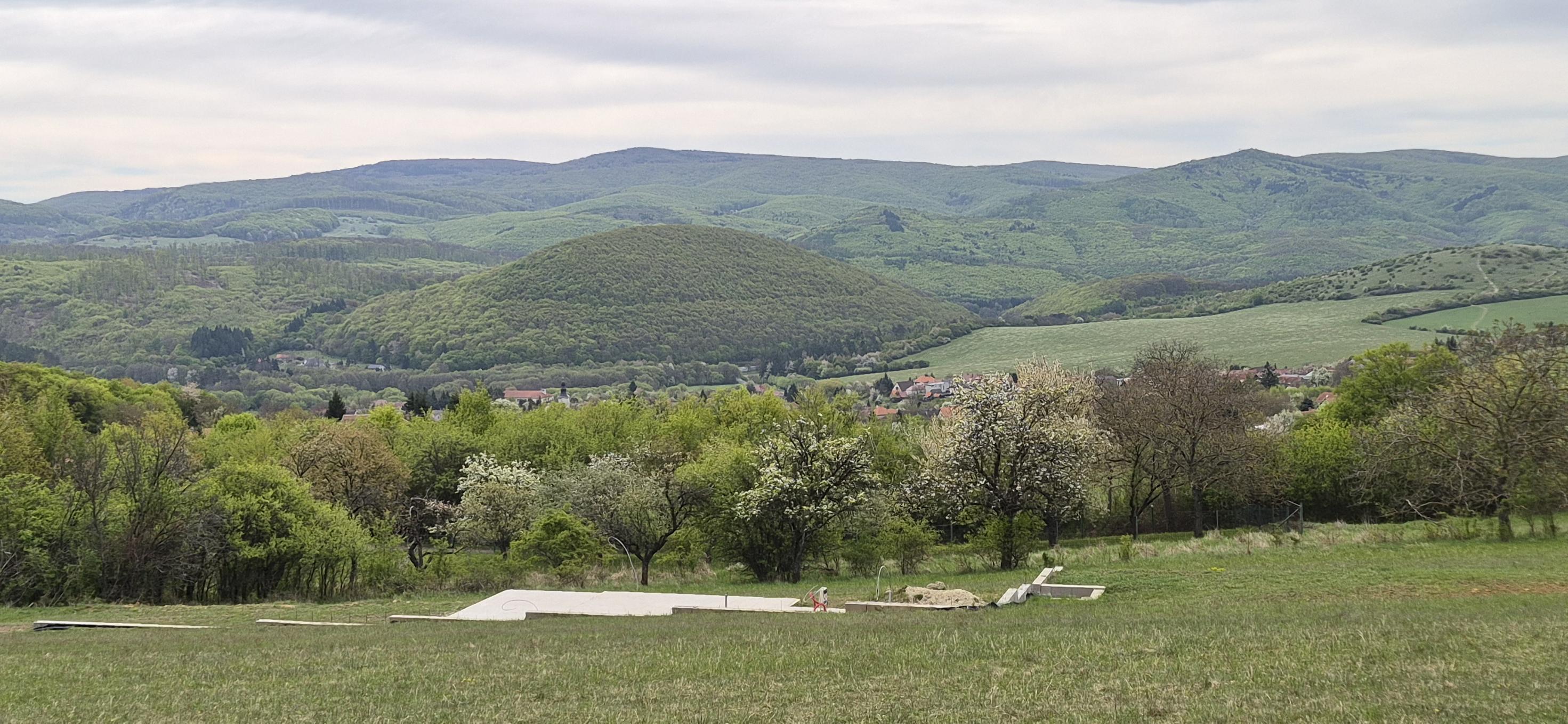 Predám stavebný pozemok Jedľové Kostoľany + stavebné povolenie.