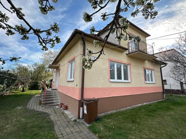 Podpivničený 3i dom s veľkým pozemkom vo Vajnoroch