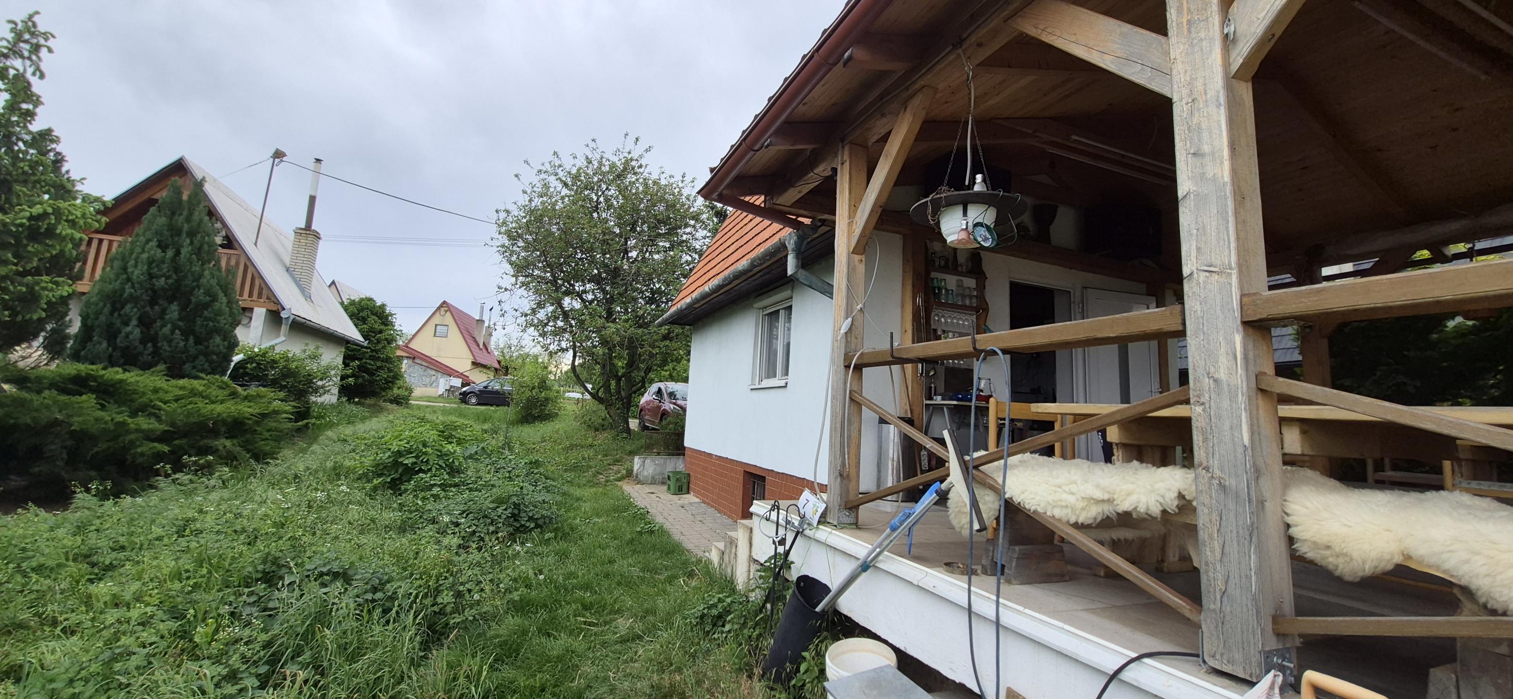 Predám chatu s vínnou pivnicou a vinohradom Dolné Krškany - Bita.