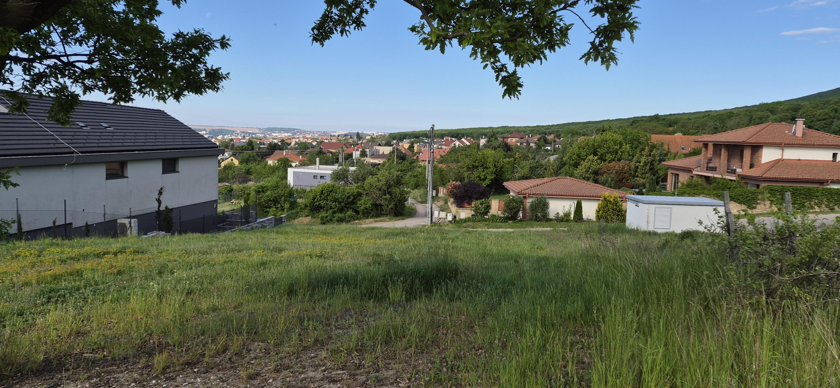 Predám stavebný pozemok - Nitrianske Hrnčiarovce 2671m2