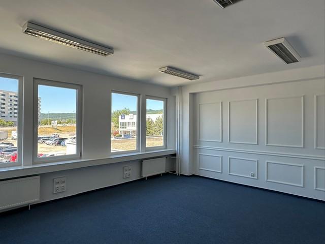 Kancelária s bezplatným parkovaním na prenájom - 36 m2, Rybničná ul.