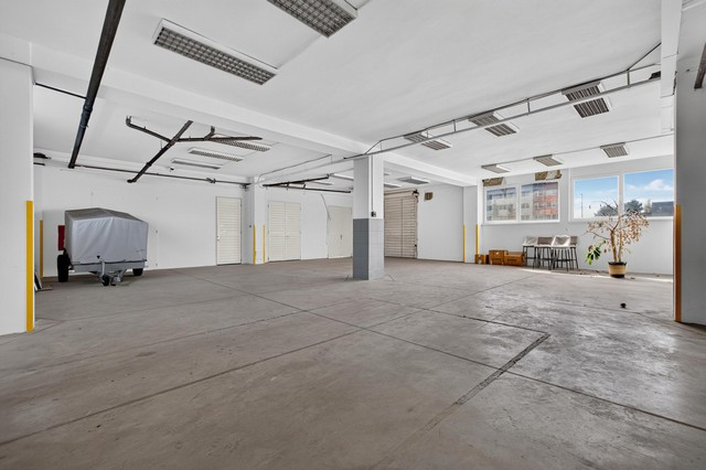 Obchodno-skladový priestor na prenájom - 246 m2, Vajnorská ul.