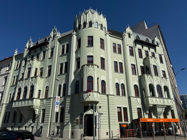 Kancelárske priestory na prenájom - od 104 m², Šafárikovo námestie
