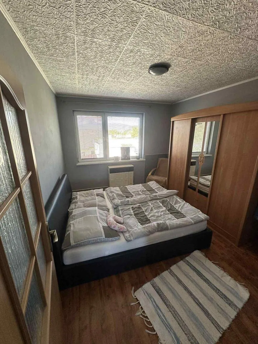Exkluzívne na predaj priestranný 4-izbový byt s garážou a parkovacím miestom v tichej a príjemnej lokalite Topoľčany - Velušovce za super cenu, fotografia 3