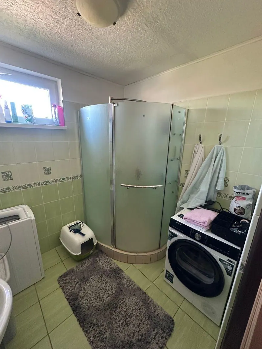 Exkluzívne na predaj priestranný 4-izbový byt s garážou a parkovacím miestom v tichej a príjemnej lokalite Topoľčany - Velušovce za super cenu, fotografia 8