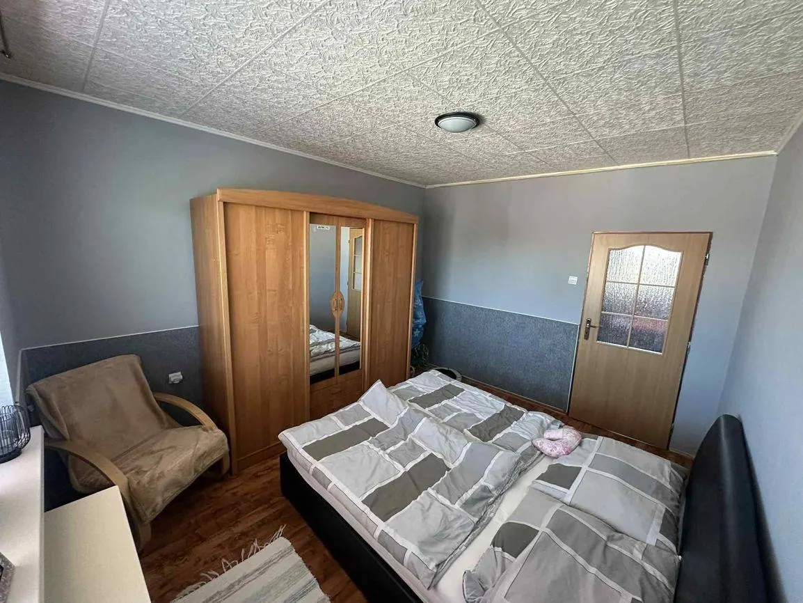 Exkluzívne na predaj priestranný 4-izbový byt s garážou a parkovacím miestom v tichej a príjemnej lokalite Topoľčany - Velušovce za super cenu, fotografia 4