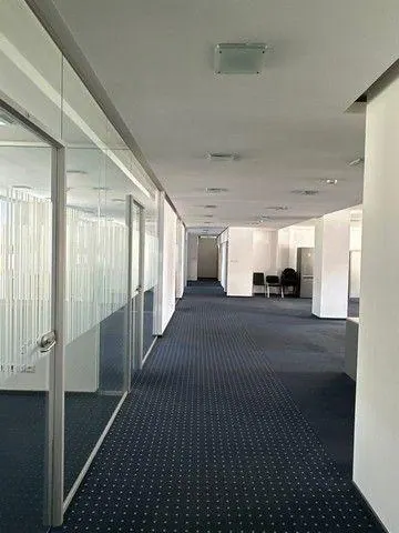 Uzavretý administratívny priestor na prenájom - 297 m2, Košická ul., fotografia 23