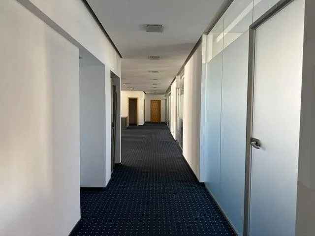 Uzavretý administratívny priestor na prenájom - 297 m2, Košická ul., fotografia 22