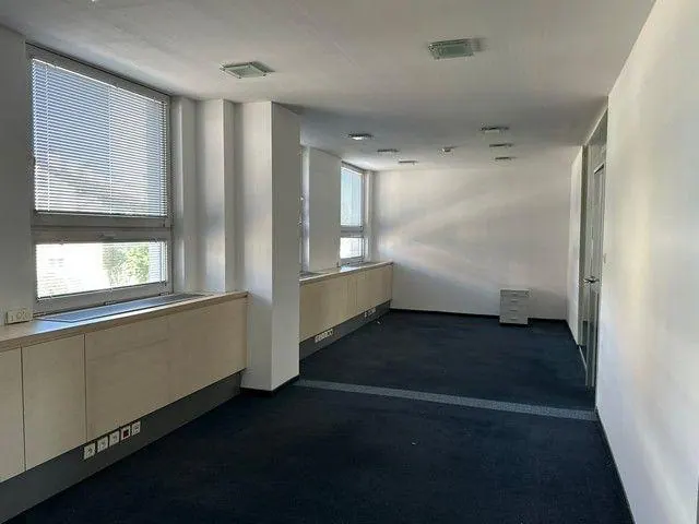 Uzavretý administratívny priestor na prenájom - 297 m2, Košická ul., fotografia 4