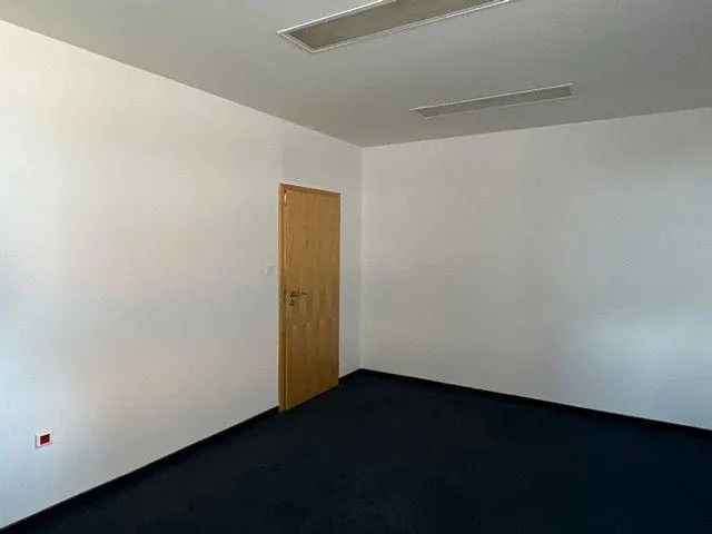 Uzavretý administratívny priestor na prenájom - 297 m2, Košická ul., fotografia 18